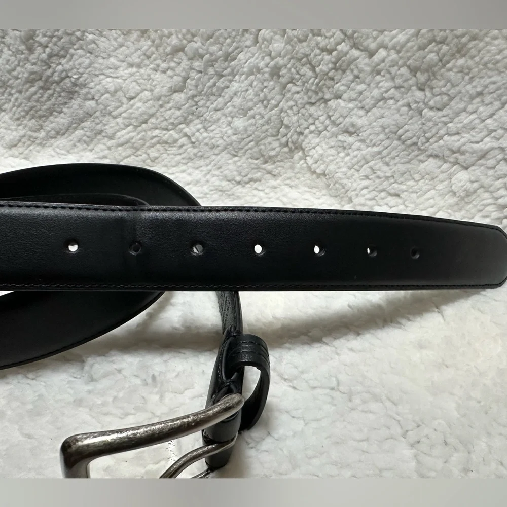 Columbia Men’s Black Belt w/Silver Buckle Size 42 - Leather